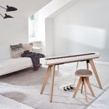 Piano Digital Casio 88 Teclas Privia Blanco C/Bordes Y Atril de Madera (Incluye: Adaptador de Corriente PX-S7000WE